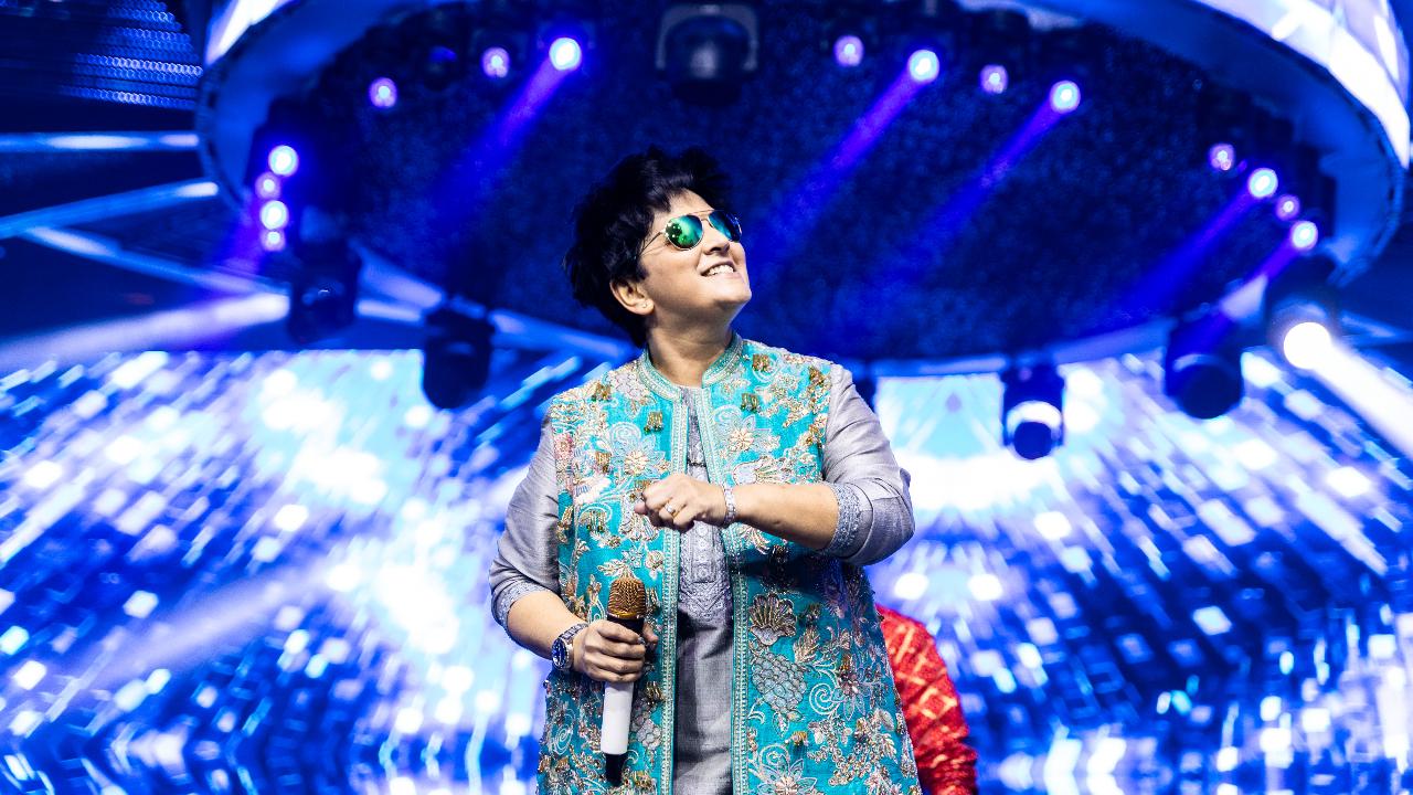 After the Maha Aarti, it did not take long for people to get into the groove and bringing out their best steps with their family and friends, and even dance groups