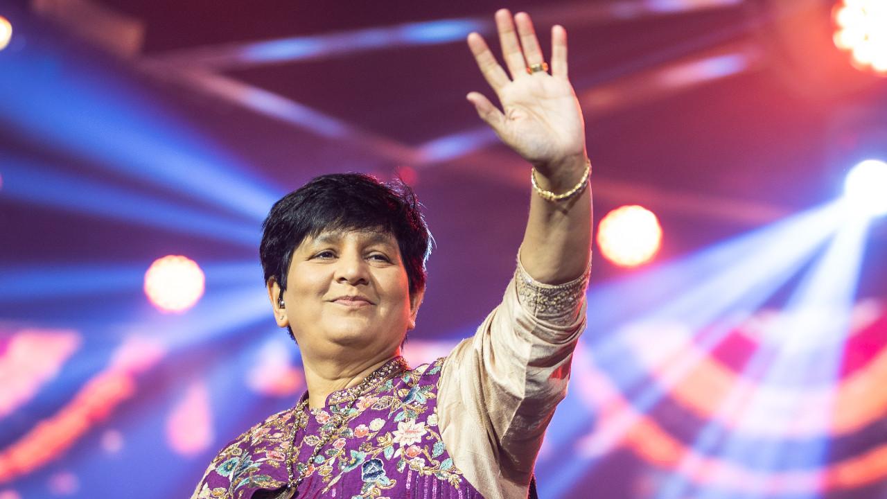 While Mumbaikars are dancing in various parts of the city, there are hardcore fans who continue to attend Falguni`s performance. Photos Courtesy: Special Arrangement