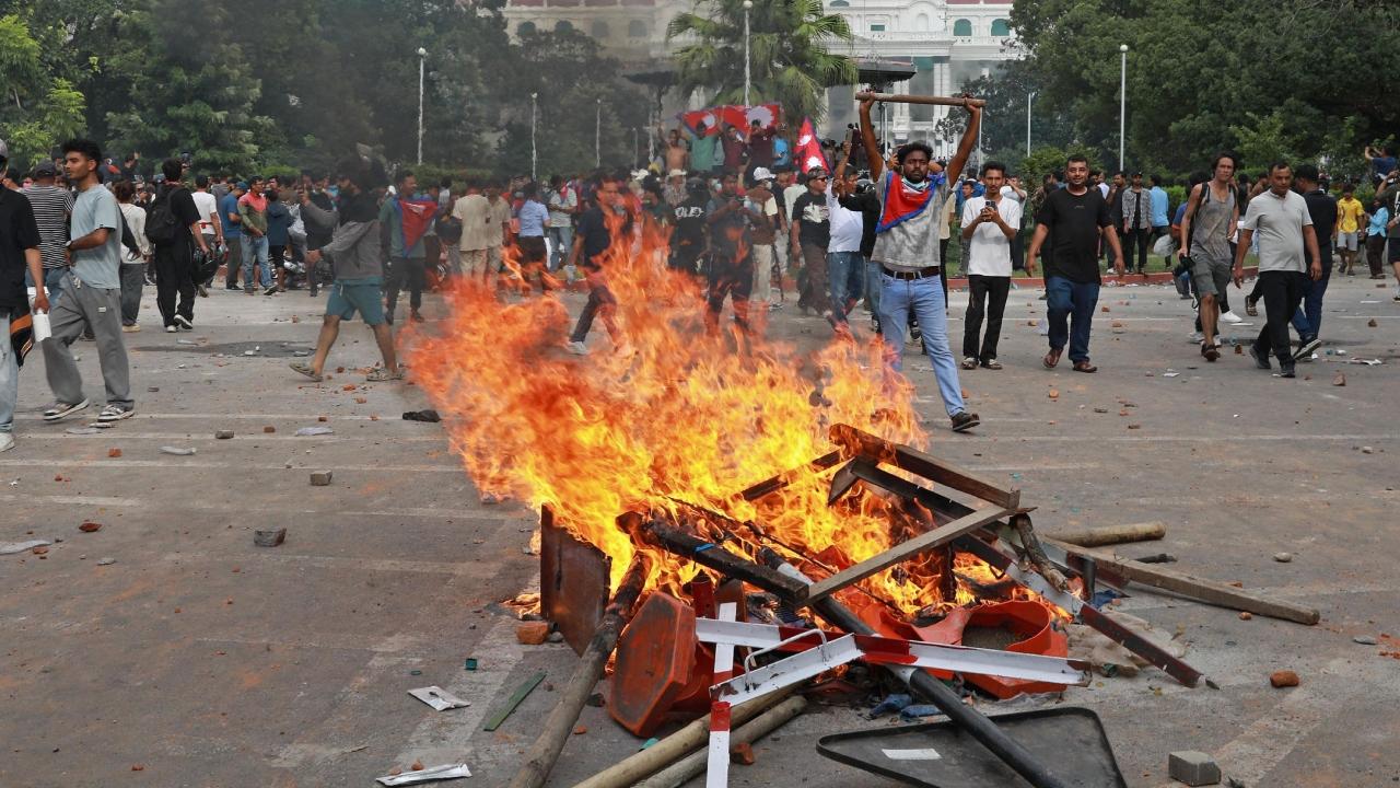 <p>Hours before Oli`s resignation, the protesters set on fire the Nepalese leader`s private house in Balkot, and attacked properties of President Ramchandra Paudel, former prime minister Pushpa Kamal Dahal, Communication minister Prithvi Subba Gurung, former home minister Ramesh Lekhak and former prime minister Sher Bahadur Deuba</p>