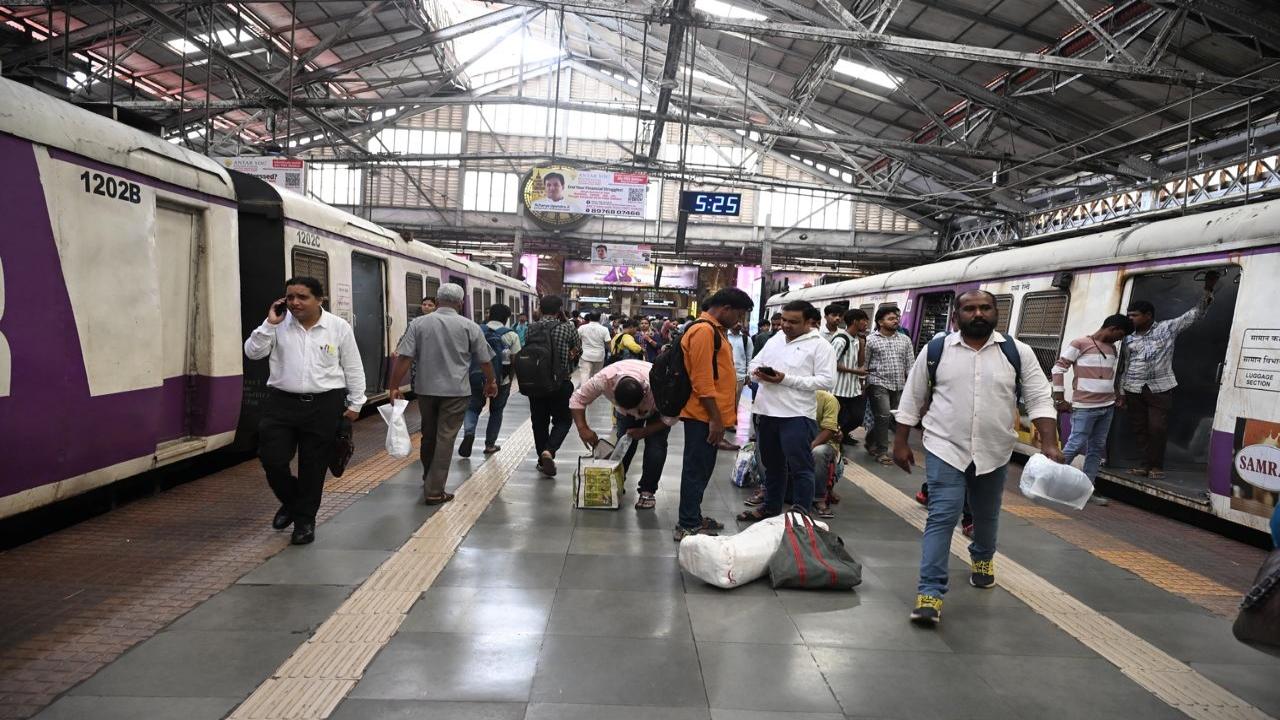 All protesters who were sleeping or resting on the suburban concourse and platforms have been removed, and the area around CSMT has been cleaned to ensure passengers do not face any inconvenience, officials said All protesters who were sleeping or resting on the suburban concourse and platforms have been removed, and the area around CSMT has been cleaned to ensure passengers do not face any inconvenience, officials said
