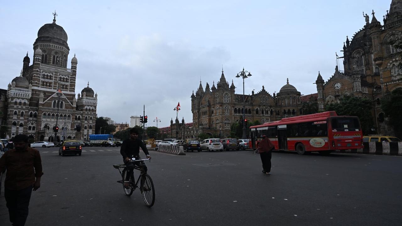 South Mumbai returned to normalcy on Wednesday after authorities cleared Maratha protesters from the streets and outside Chhatrapati Shivaji Maharaj Terminus (CSMT). (PICS/ATUL KAMBLE) South Mumbai returned to normalcy on Wednesday after authorities cleared Maratha protesters from the streets and outside Chhatrapati Shivaji Maharaj Terminus (CSMT). (PICS/ATUL KAMBLE)