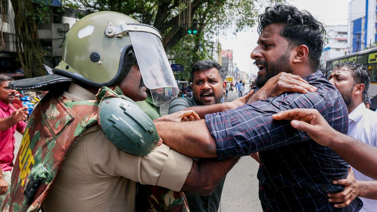 A large number of YC workers, who gathered in front of the Secretariat and the office of the Superintendent of Police in Palakkad, attempted to push away the policemen and move forward