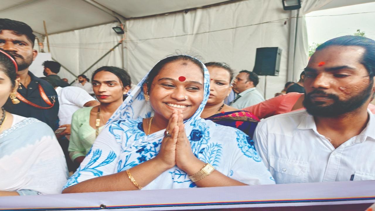Trans community shows support to Maratha Morcha