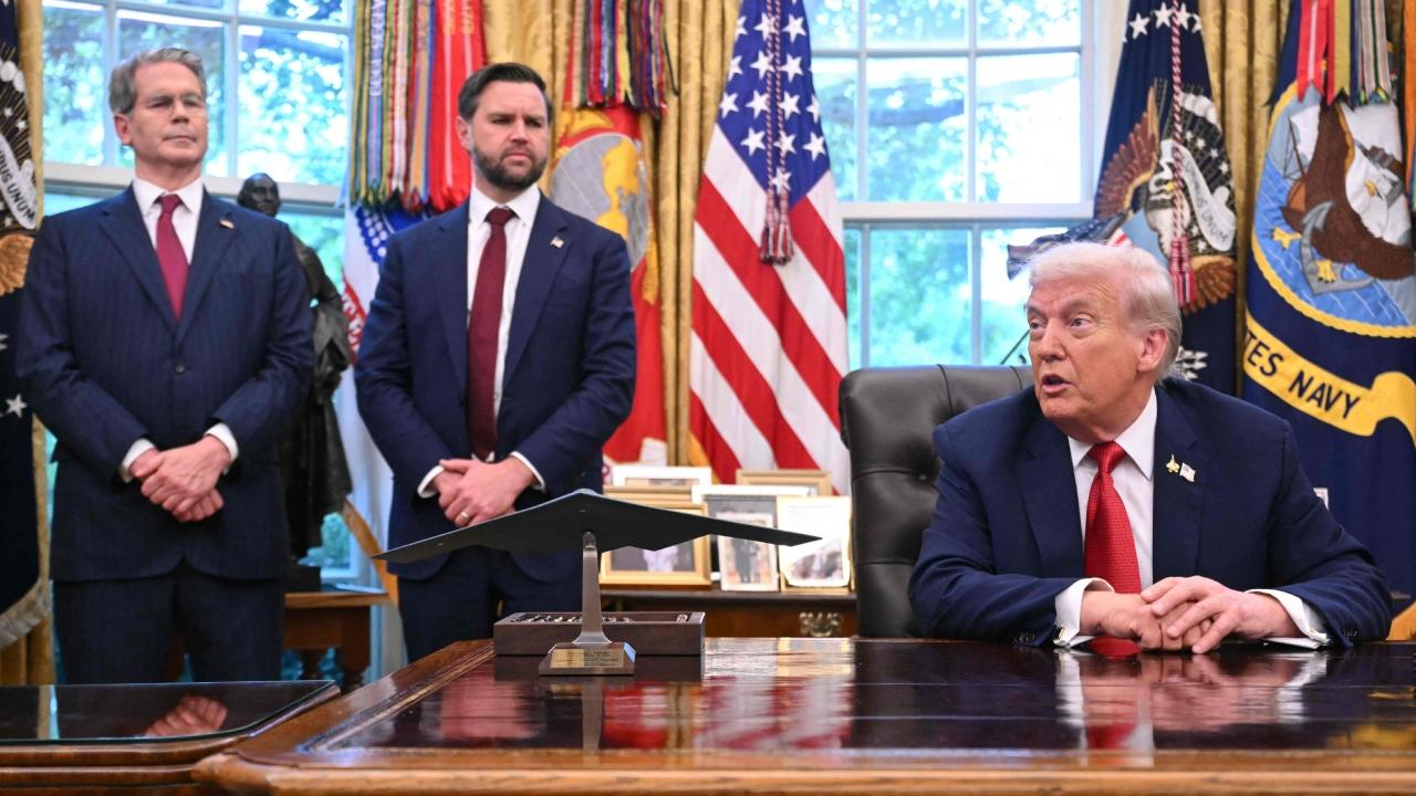 He pointed out that the involvement of major figures like the Chief Technology Officer of Oracle, Larry Ellison, and Oracle would play a central role in ensuring the platform's security. 