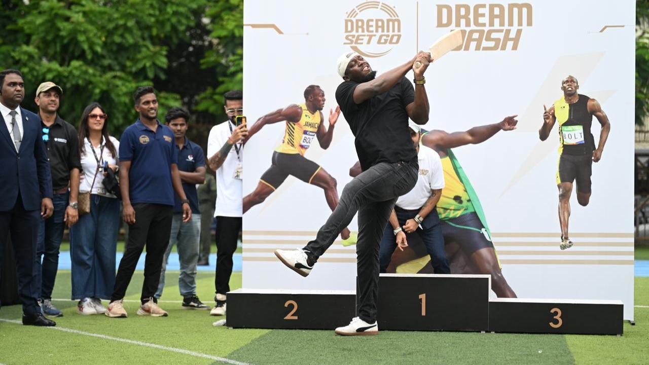 Last but not the least, he also met fans and students, who consider him as a complete inspiration, leaving everybody happy