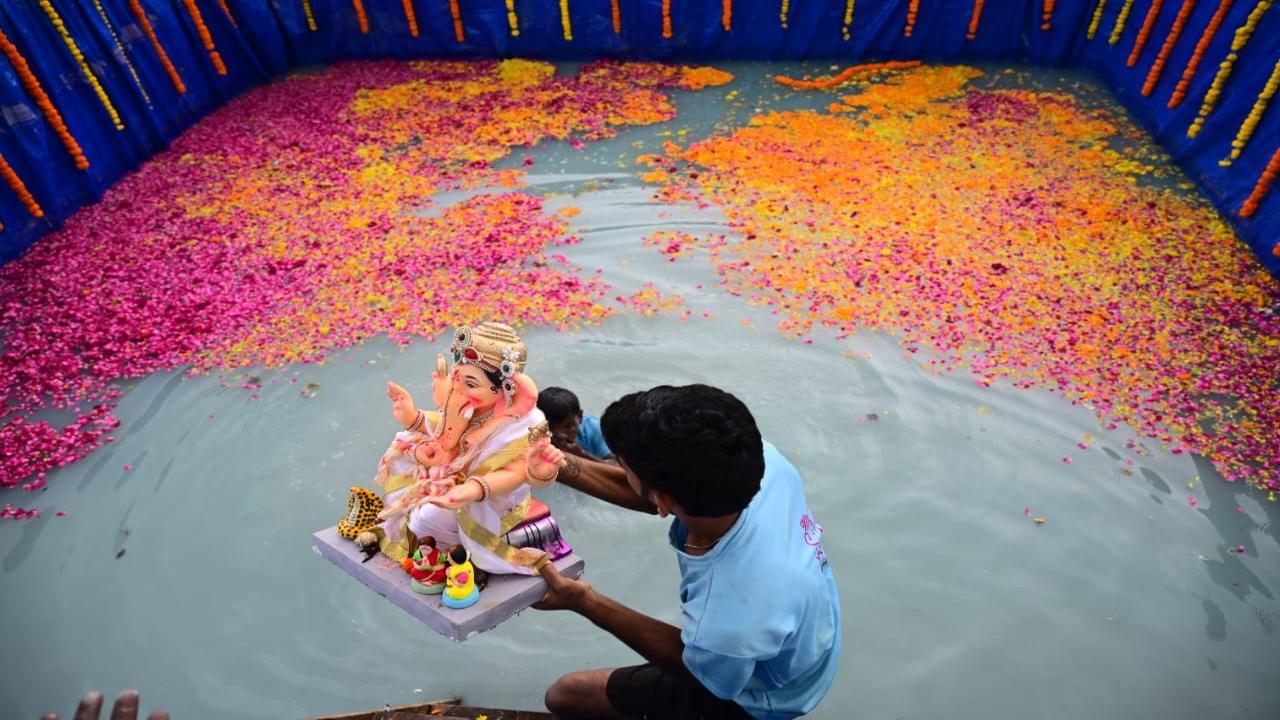 A total of 26,395 idols were immersed in the financial capital till 9 pm. Of these, 23,216 were domestic idols, 257 sarvajanik Ganpati idols, and 2,922 idols of Goddess Gauri (Lord Ganesh's sister), the official said