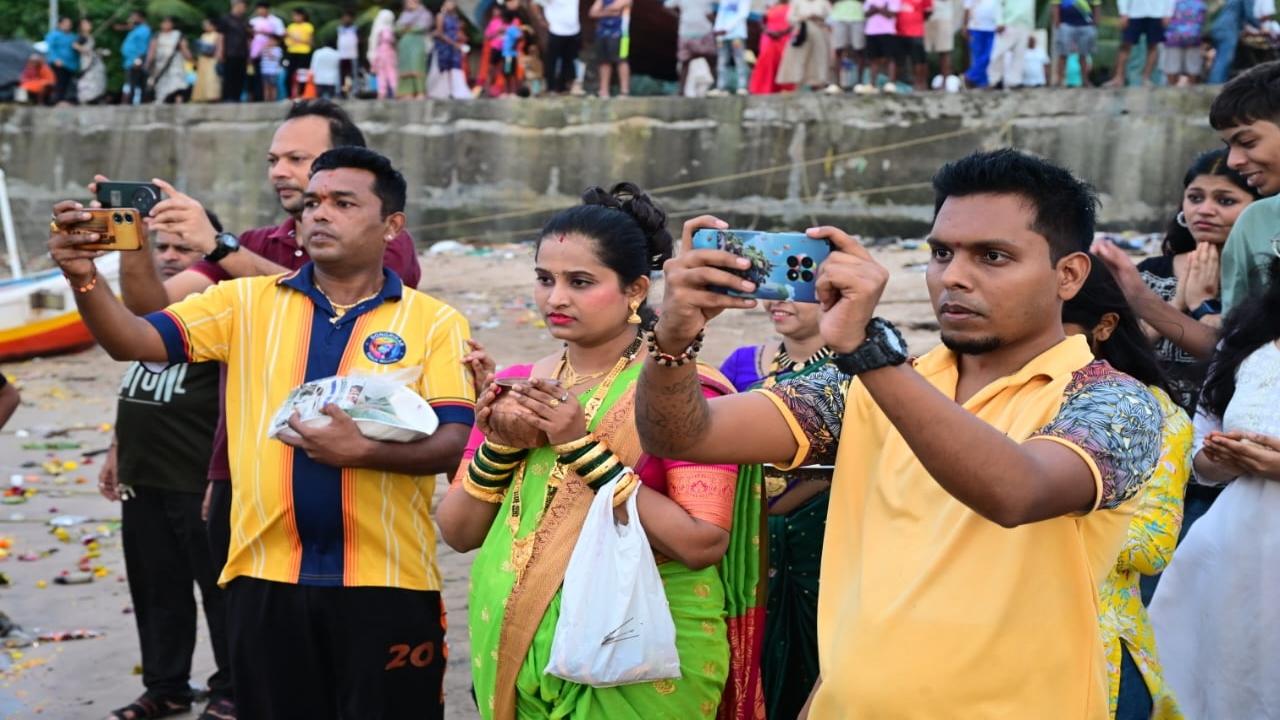 During the 10-day-long Ganesh festival, a large number of devotees immerse idols after one-and-a-half days, as well as on the fifth and seventh days