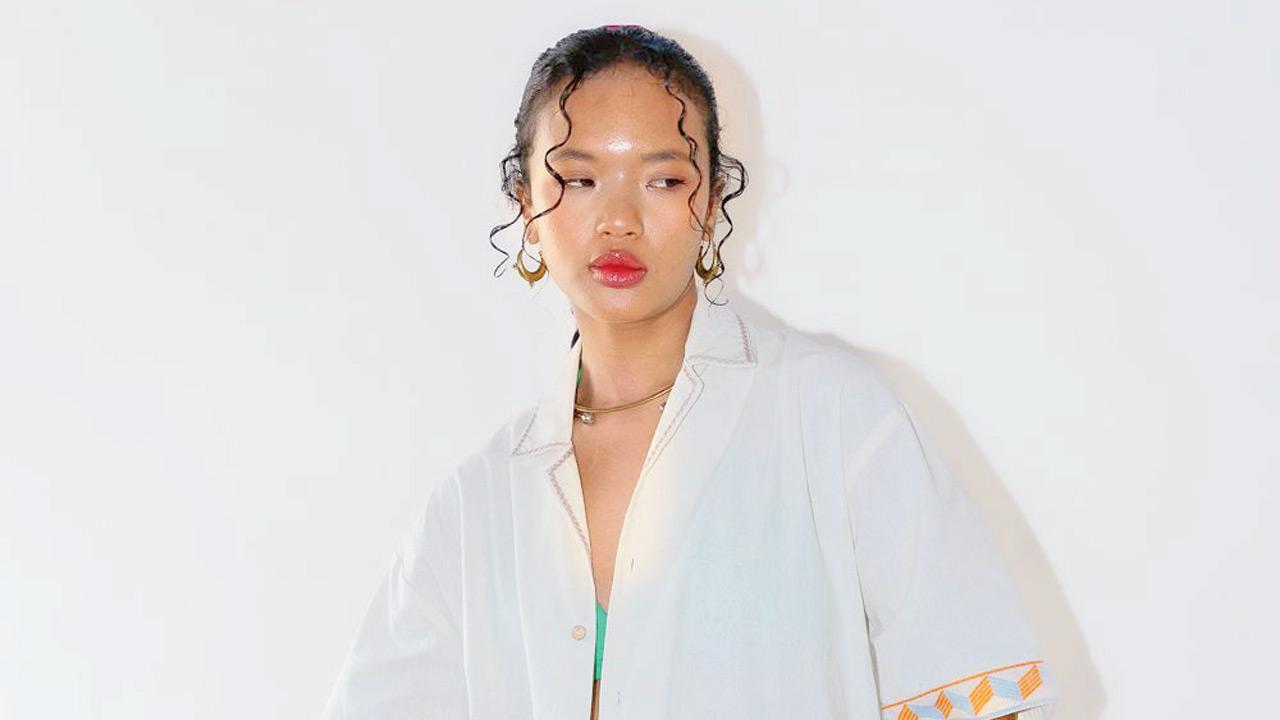 A fabric woven on the loin loom