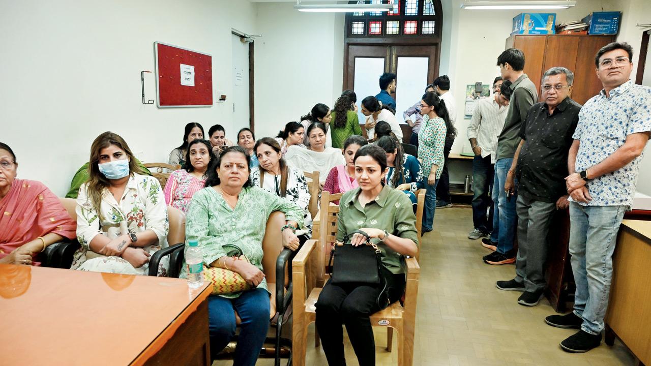 Residents at Tardeo’s Willingdon Heights protest outside the BMC headquarters on August 27. File Pic/Atul Kamble