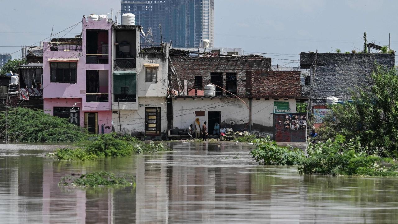 Old Railway Bridge is the flood-forecasting station for Delhi