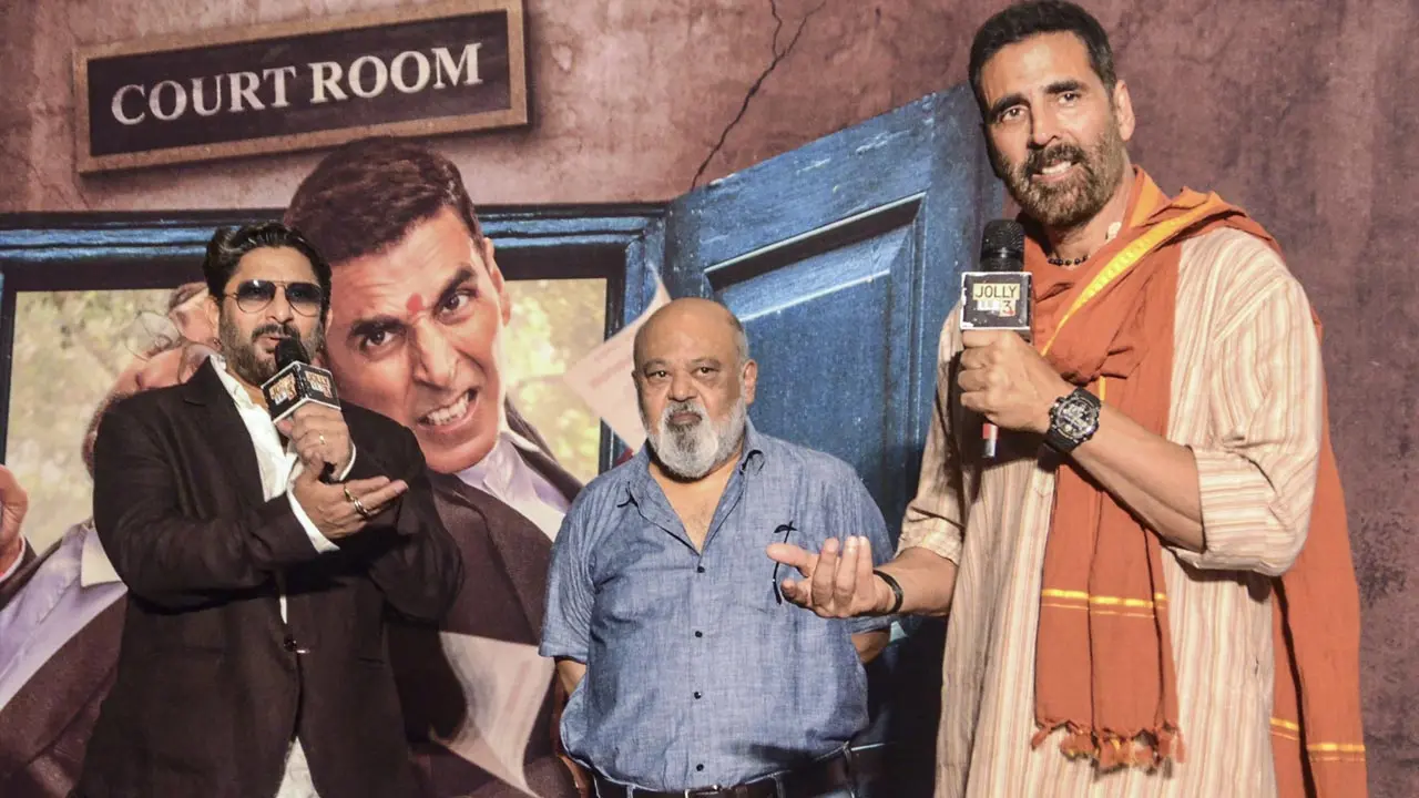Arshad Warsi`s playful banter with Jolly LLB director Subhash Kapoor