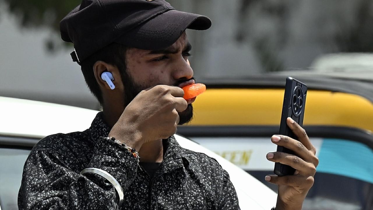 The IMD's Santacruz observatory recorded a maximum temperature of 31 degrees Celsius and a minimum of 25 degrees Celsius on Thursday