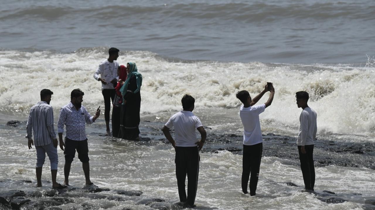 A high tide measuring 4.41 meters was expected at 1:52 pm on Thursday, followed by another high tide of 4.45 meters at 2:42 am on September 12
