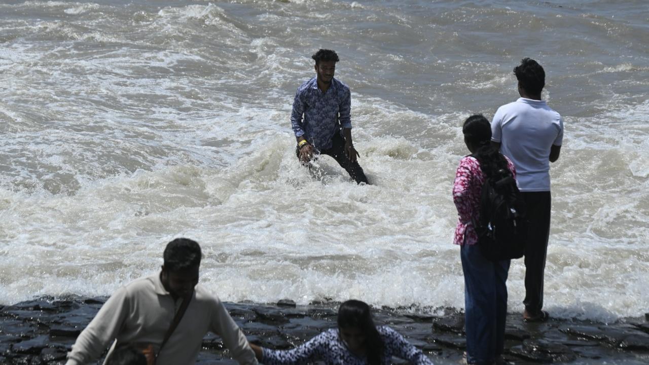 The IMD on Thursday morning predicted that Mumbai was expected to witness partly cloudy skies with the possibility of light rains
