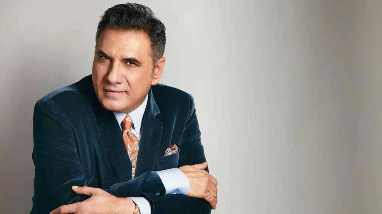 Boman Irani performs maha aarti at Pune’s historic Rangari Ganpati Mandal