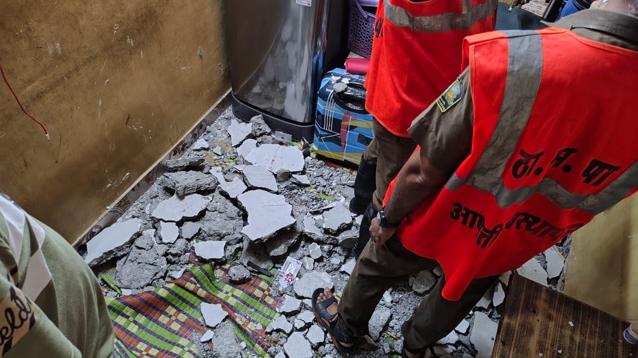 The Thane building had been listed in the C2B category as a dilapidated building requiring structural repairs, they said