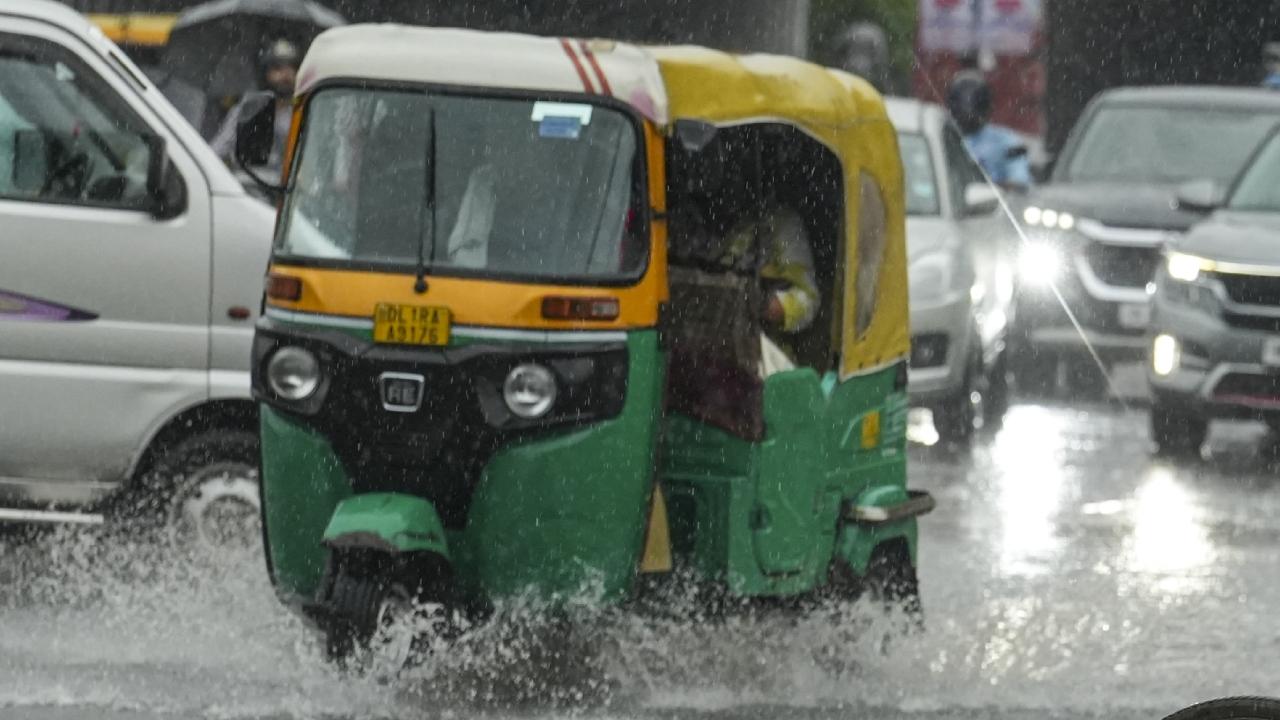 “Traffic was bumper-to-bumper on Mathura Road, Old Rohtak Road, parts of ITO, and the stretch from Mahatma Gandhi Road to GT Karnal Road,” a commuter posted on social media