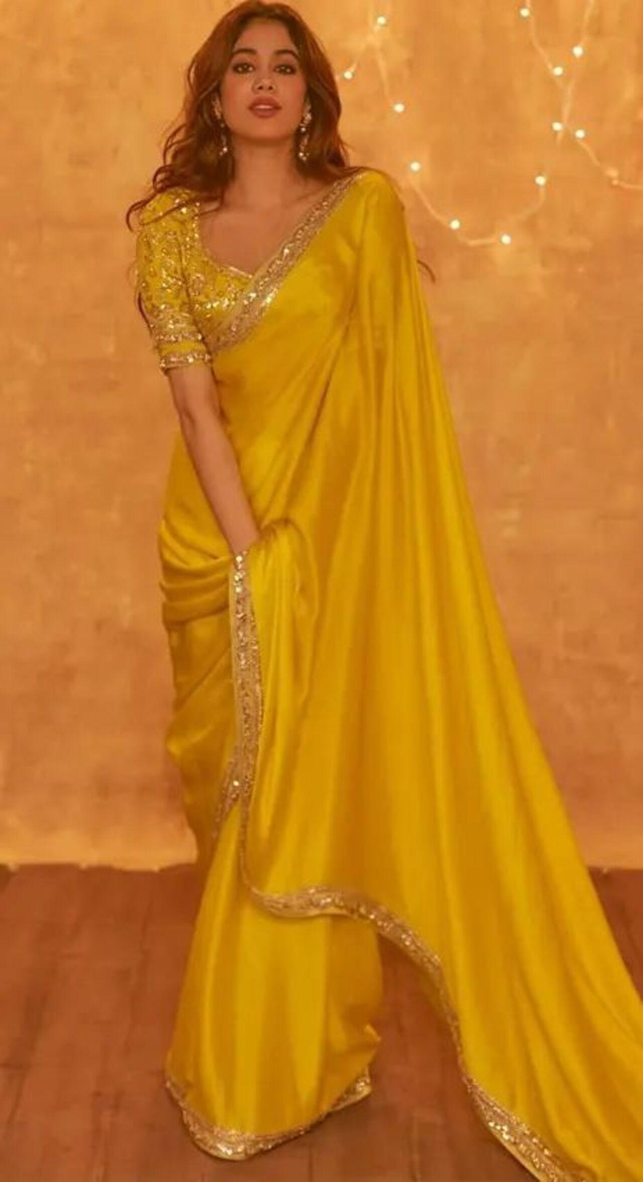 Janhvi looks mesmerising in this yellow saree with traditional intricate zari embroidery. She pairs the plain saree with a heavy blouse, in the same shade, featuring zari work all over.