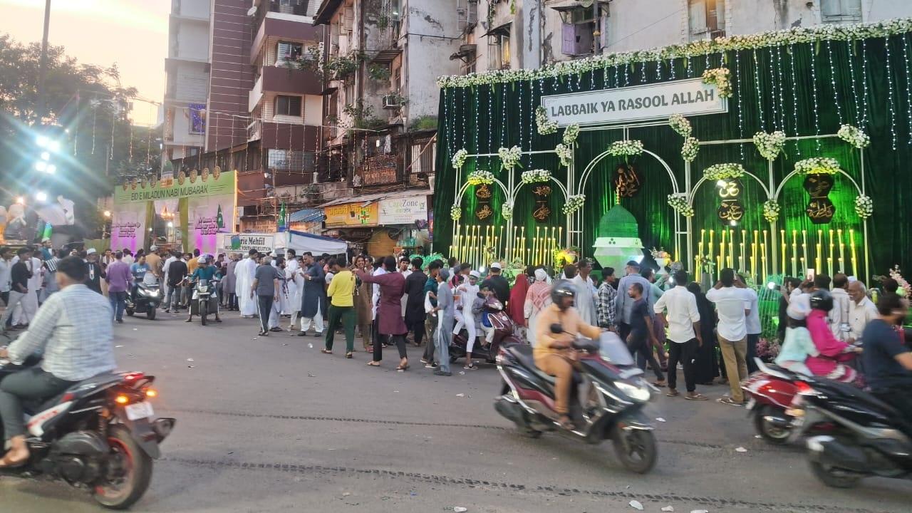 Eid-e-Milad procession is usually held in areas including Byculla, Bhendi Bazaar, Dongri, Mohammed Ali Road and parts of eastern suburbs of Mumbai