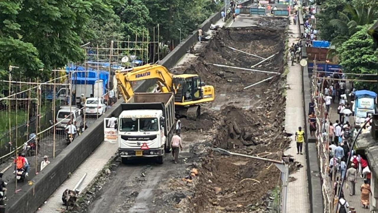 The new bridge that will take its place will be a double-decker bridge with the first tier catering to East-West connectivity between Prabhadevi and Parel, and the second tier linking Atal Setu with the Coastal Road