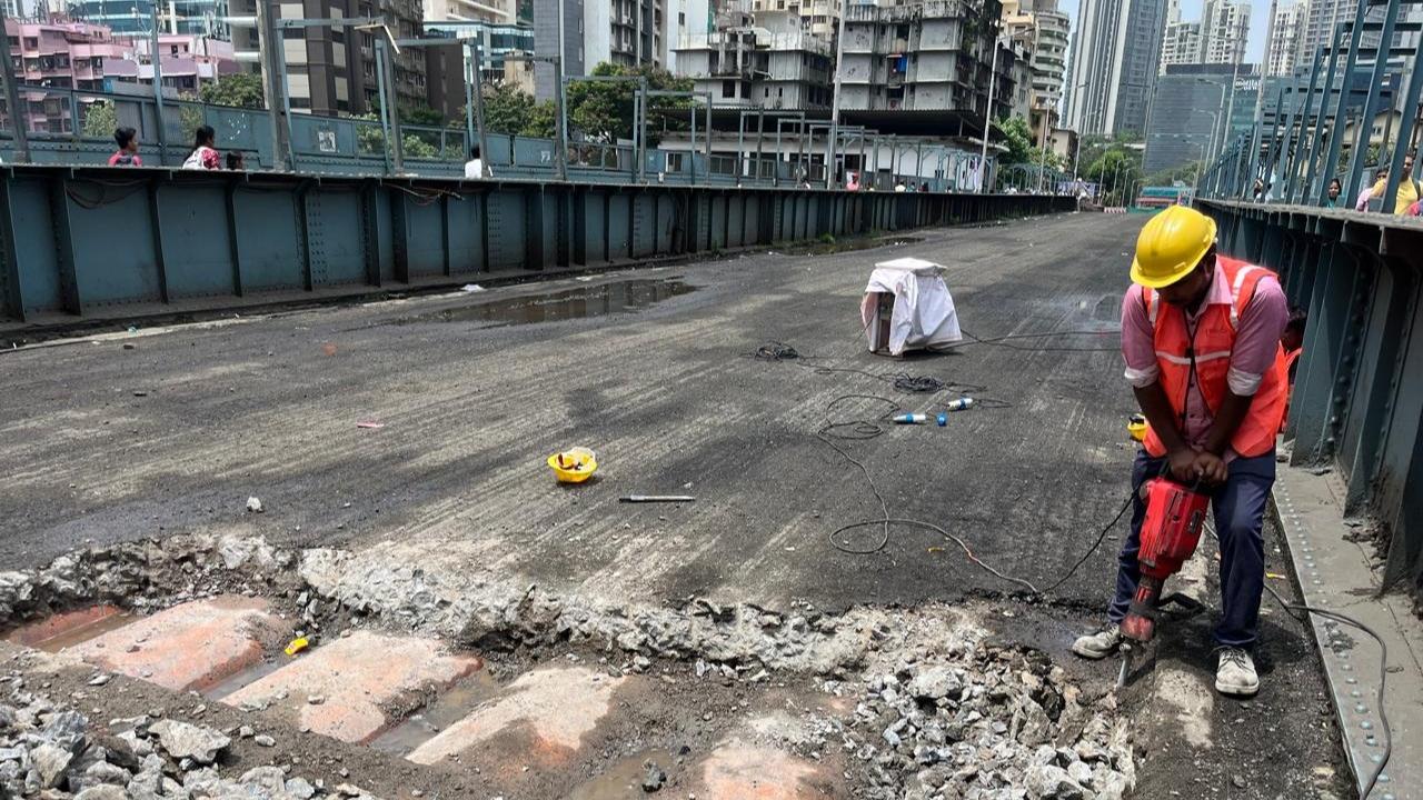 The demolition, originally scheduled for midnight on Friday last week, was advanced by two hours and began at around 10 pm