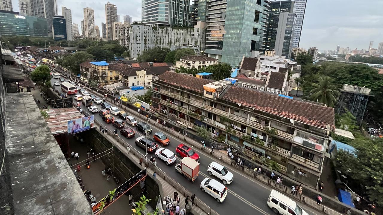 The move marks the first step towards the long-awaited demolition of the British-era Elphinstone Bridge