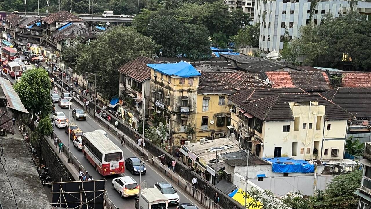 The civic officials were on Friday evening seen making preparations for the closure of the bridge