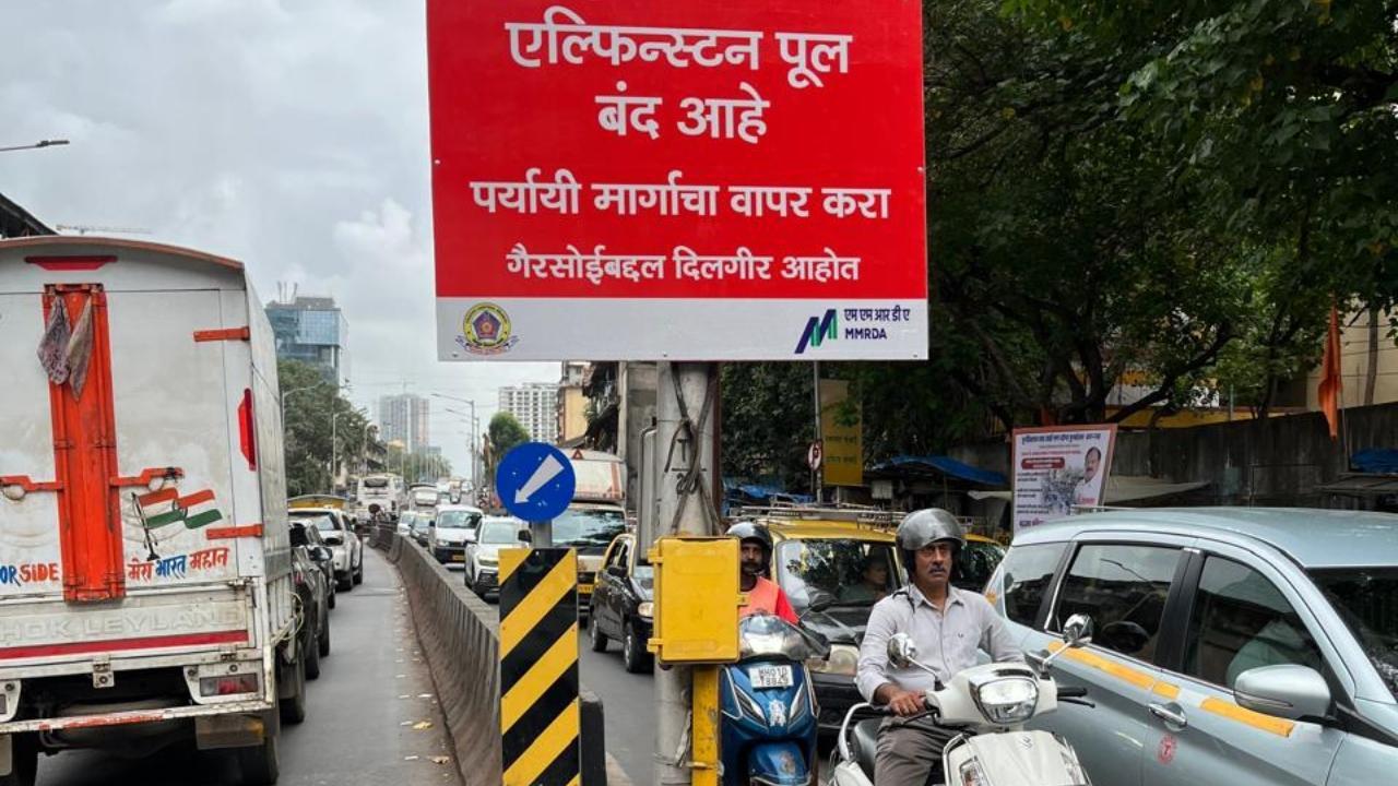 Signboards announcing the closure of the bridge were placed on the bridge. Pics/Ashish Raje