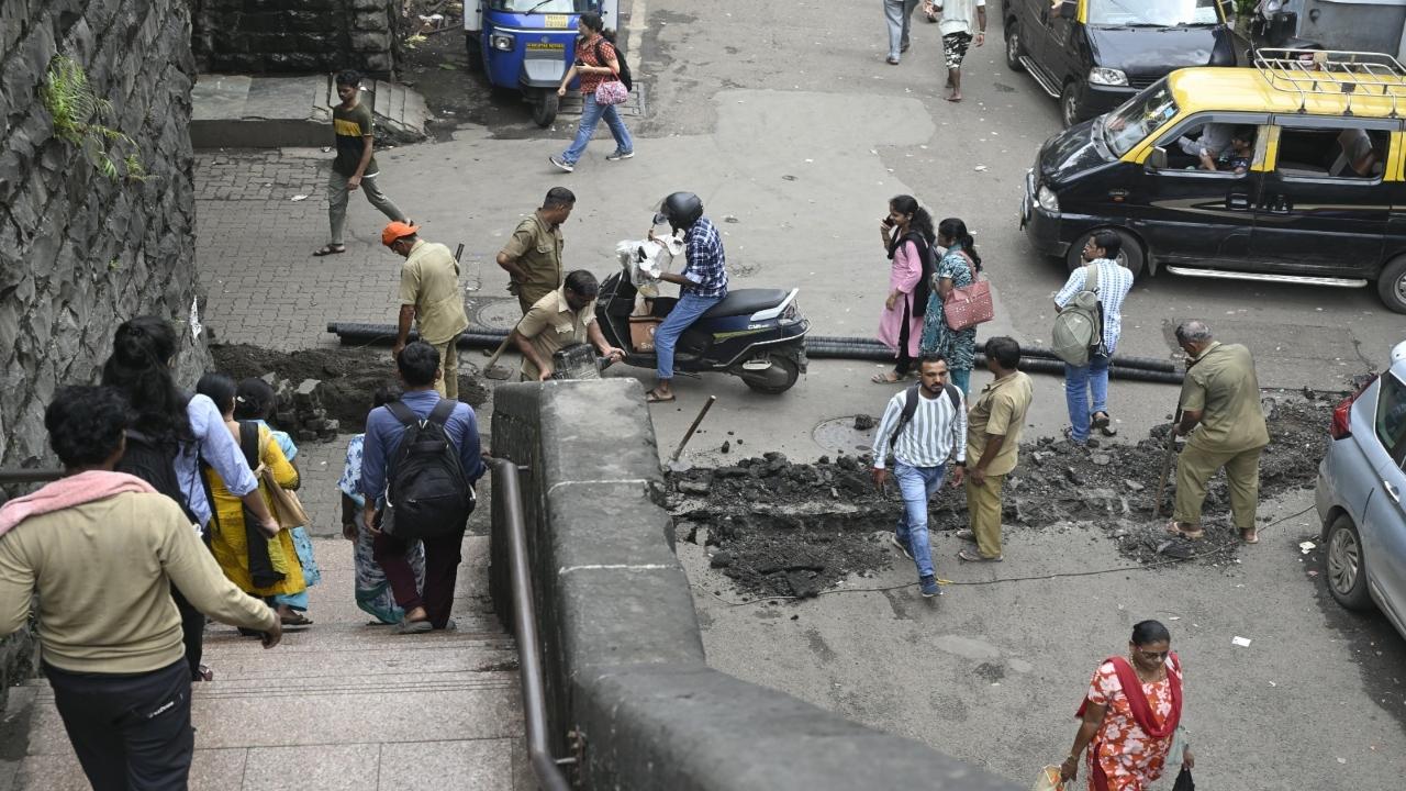 The Maharashtra Rail Infrastructure Development Corporation Limited (MRIDC - MahaRail) has been entrusted by the Mumbai Metropolitan Region Development Authority (MMRDA) with the execution of the construction of a double-decker road overbridge at Elphinstone Road/Prabhadevi