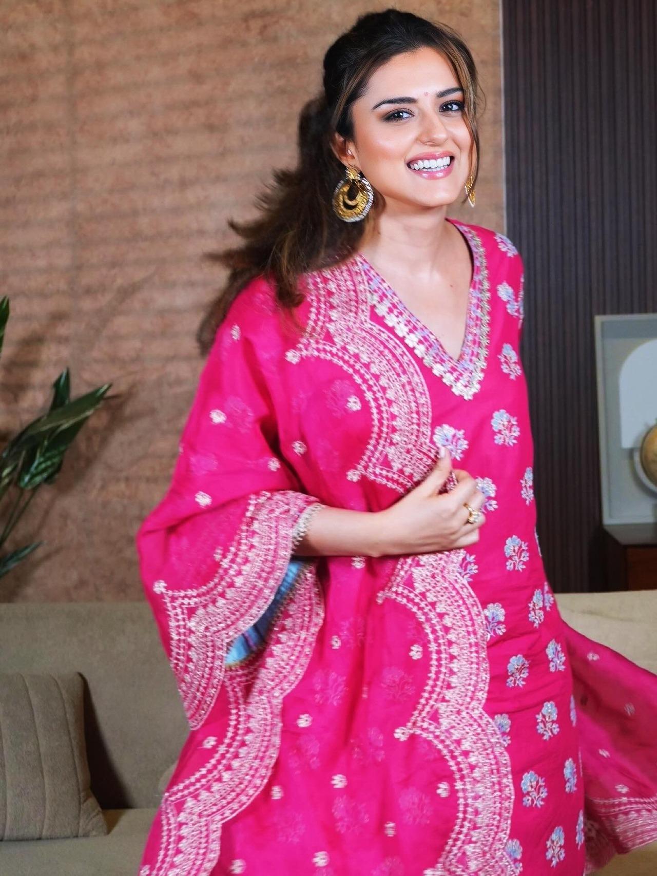 The actress looks radiant in this pink ethnic kurta and dupatta set that is apt for a casual festive celebration.