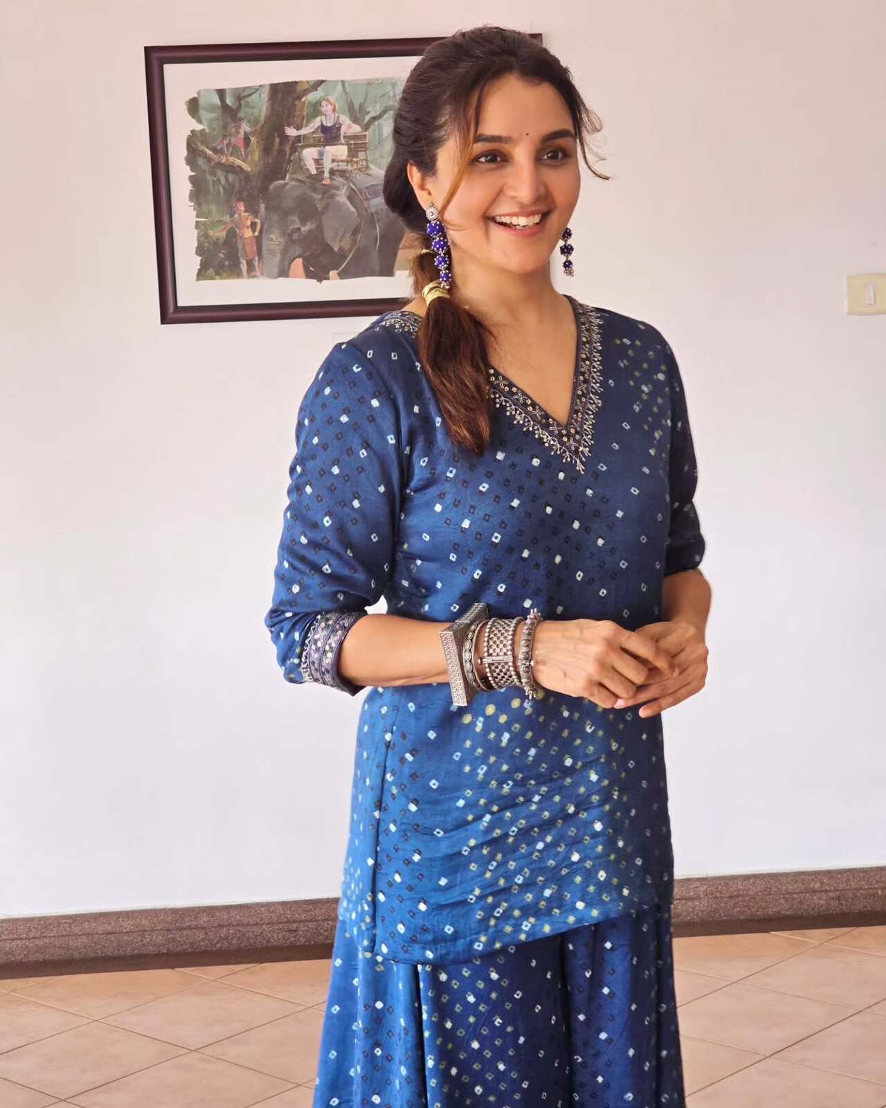 Taking a simple kurta set from normal to wow with the right dressing, Manju proves that styling is everything. She pairs the blue cotton kurta with bangles, statement earrings and a cute hairstyle and hair accessories. 