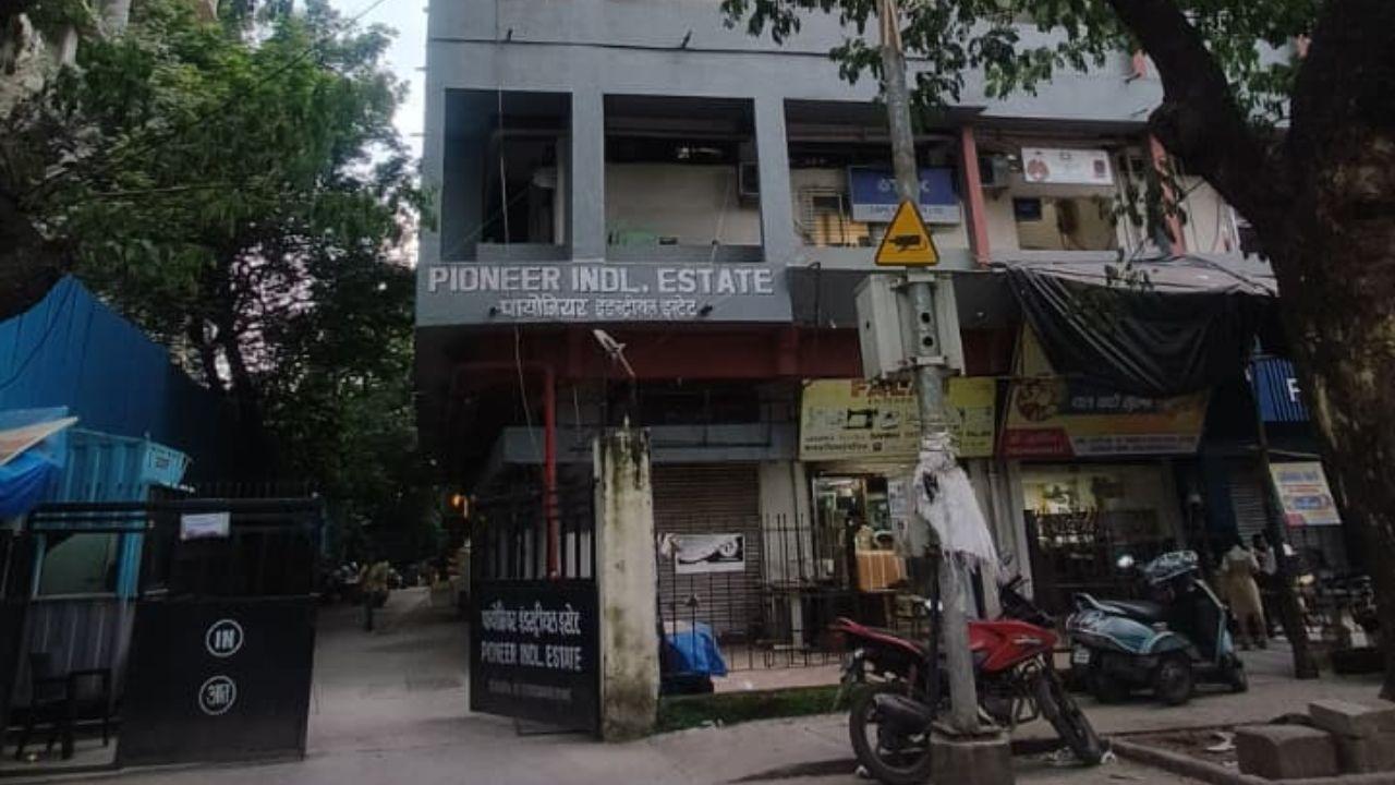 Mumbai: Fake BMC officials nabbed extorting shopkeeper in Jogeshwari