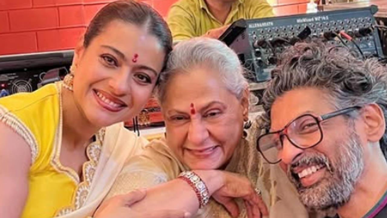 Durga Puja 2025: Kajol and Jaya Bachchan greet each other with a tight hug