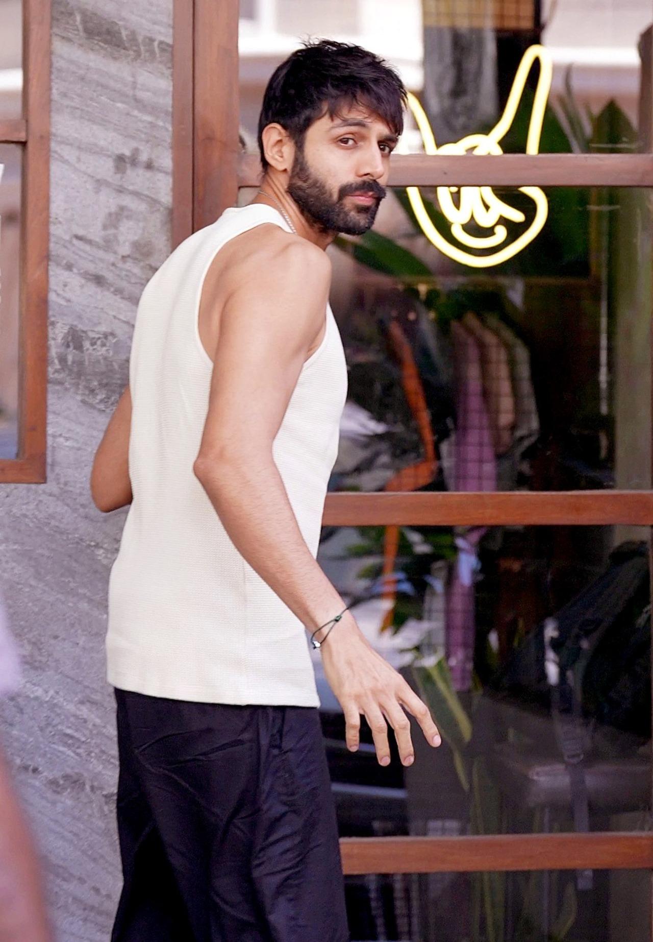 Was it gym or a sport day? Kartik Aaryan still looks dapper in the sweaty rugged look