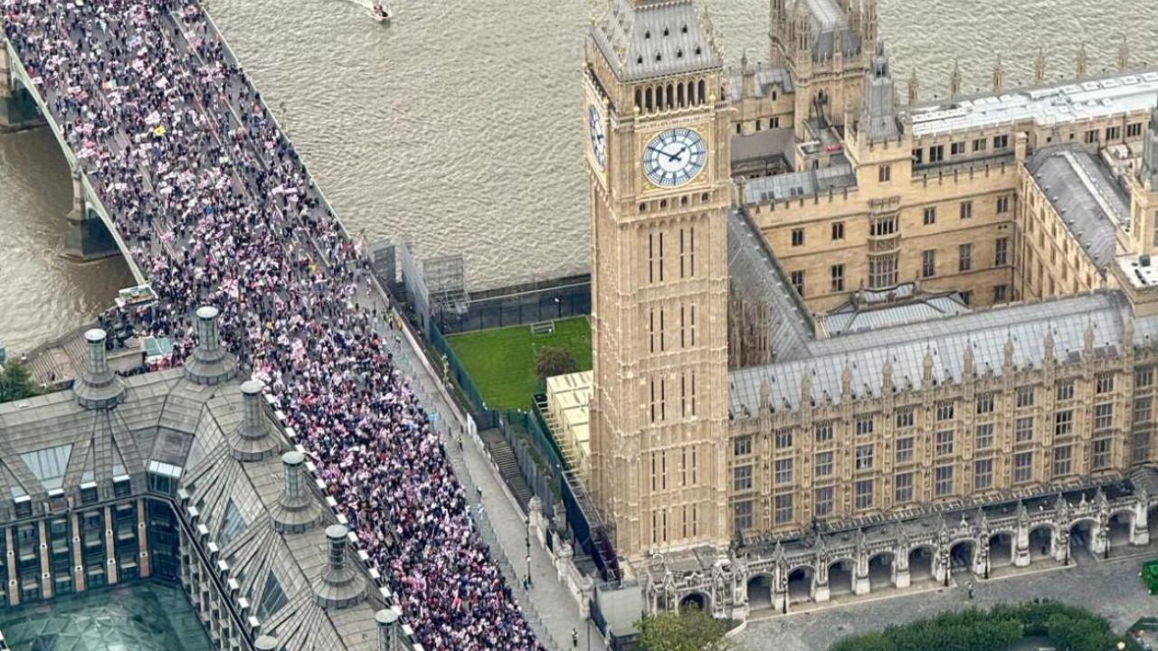 UK: 26 cops injured, 25 people held after violent clashes erupt during anti-immigration rally in London
