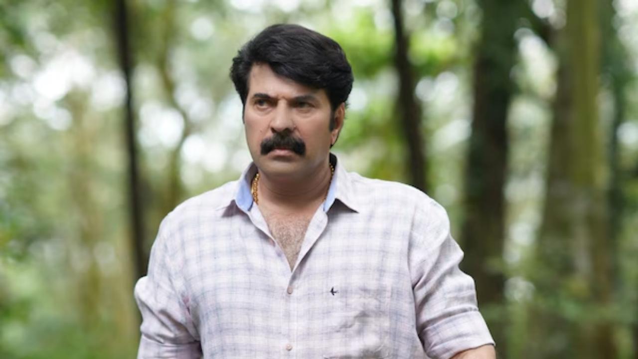 Puzhu
Mammootty essays the role of Kuttan, a Brahmin widower and senior IPS officer, resides in a lavish apartment with his son Kichu. He wants his father dead, but is suppressed by his authoritarian and overprotective demeanor. Kuttan grows anxious and suspicious of everyone around him as he starts to believe that someone is planning his murder.