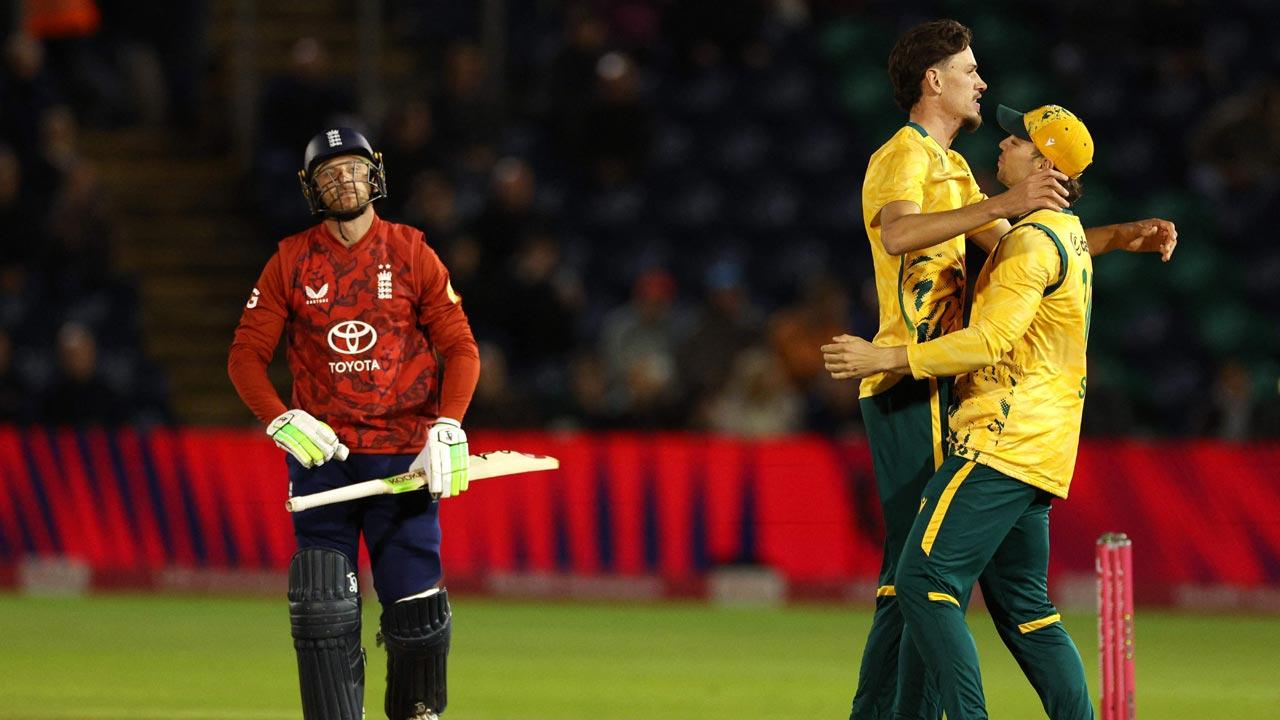 South Africa beat England by 14 runs in rain-marred 1st T20
