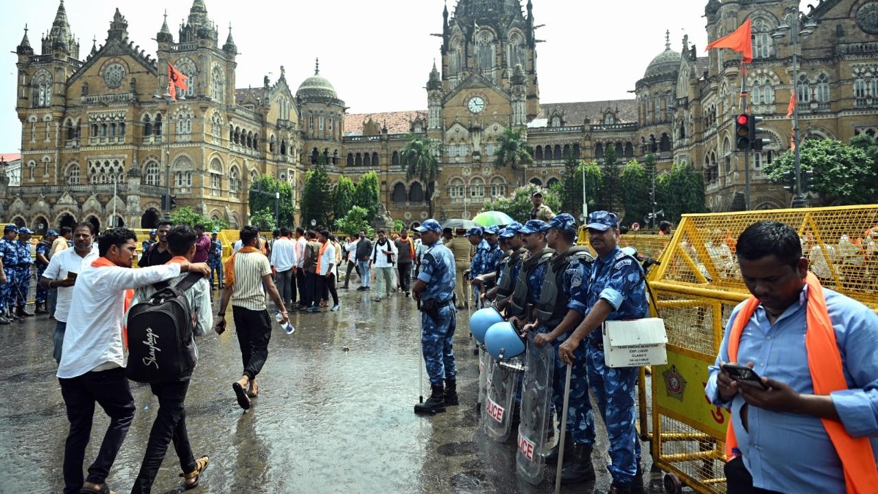 Barricades have been placed at various entry points of Mumbai