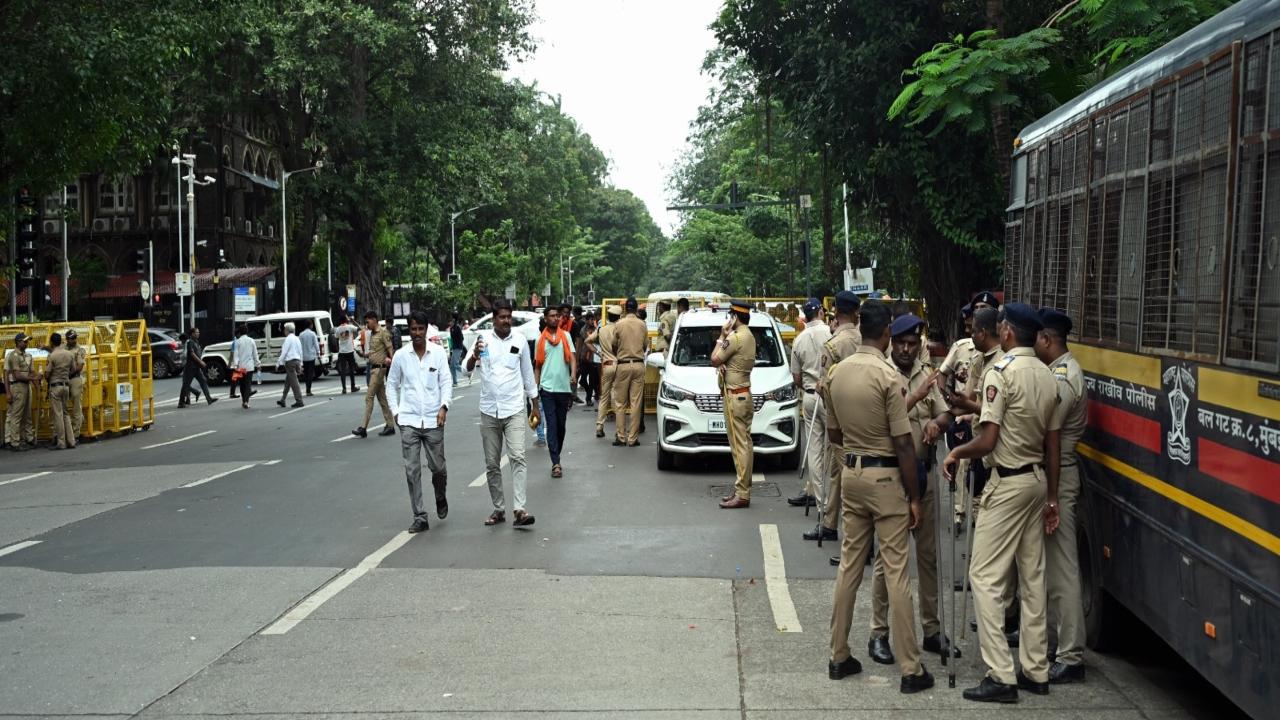 Heavy police bandobast outside Azad Maidan