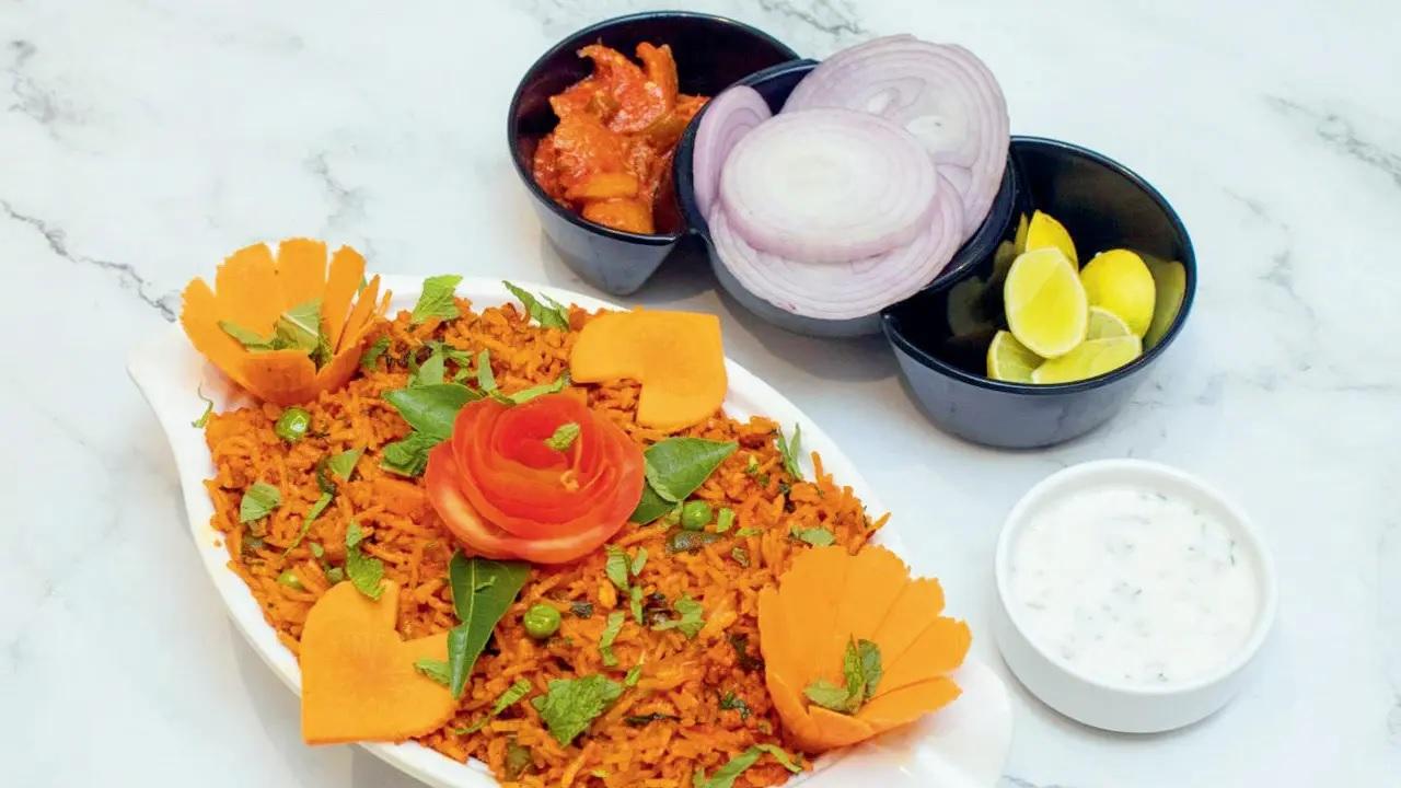 KandivliHere’s a hidden gem that’s always packed after Garba nights. “The Pav Bhaji here is so buttery, it almost melts the tiredness away,” says Shah.Order Pav Bhaji, Cheese Burst Sandwich, Fresh Lime SodaAt  Bhagwati Veg Restaurant, Kandivli West.Call  8369905454
A quick and refreshing stop, this is another favourite, “Nothing feels better than a tall glass of fresh juice after hours of dancing in a crowded pandal,” says Shah.Order  Grilled Sandwiches and fresh juicesAt Shree Sai Krupa, Kandivli West. Call 9819197326