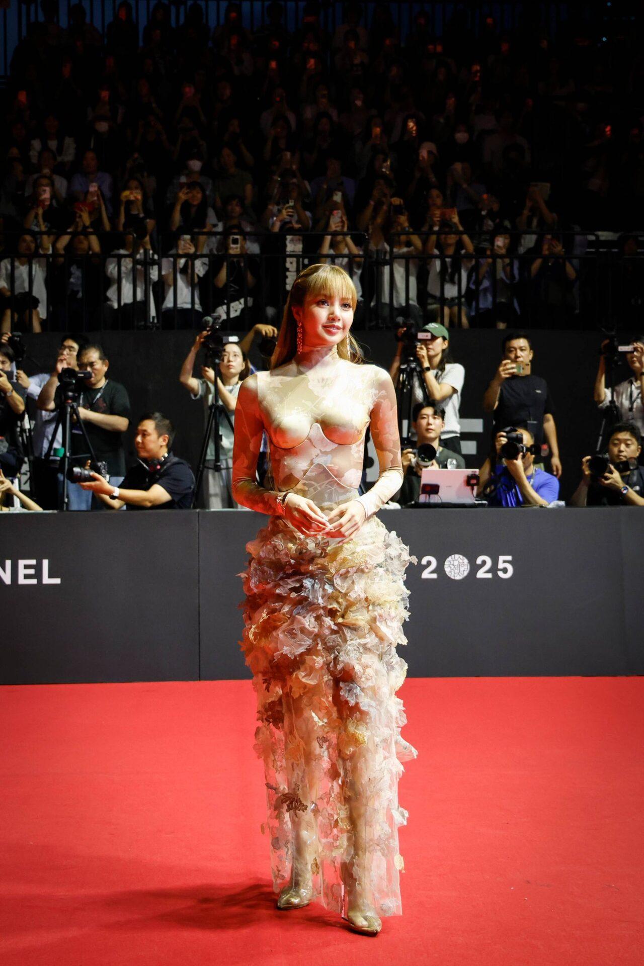 BLACKPINK's Lisa owned the night in a nude-toned, golden-hued color palette and a body-hugging gown. It had a structural corset-like design from the chest to the hips, while the skirt incorporated 3D lace flower patterns in various pastel shades.