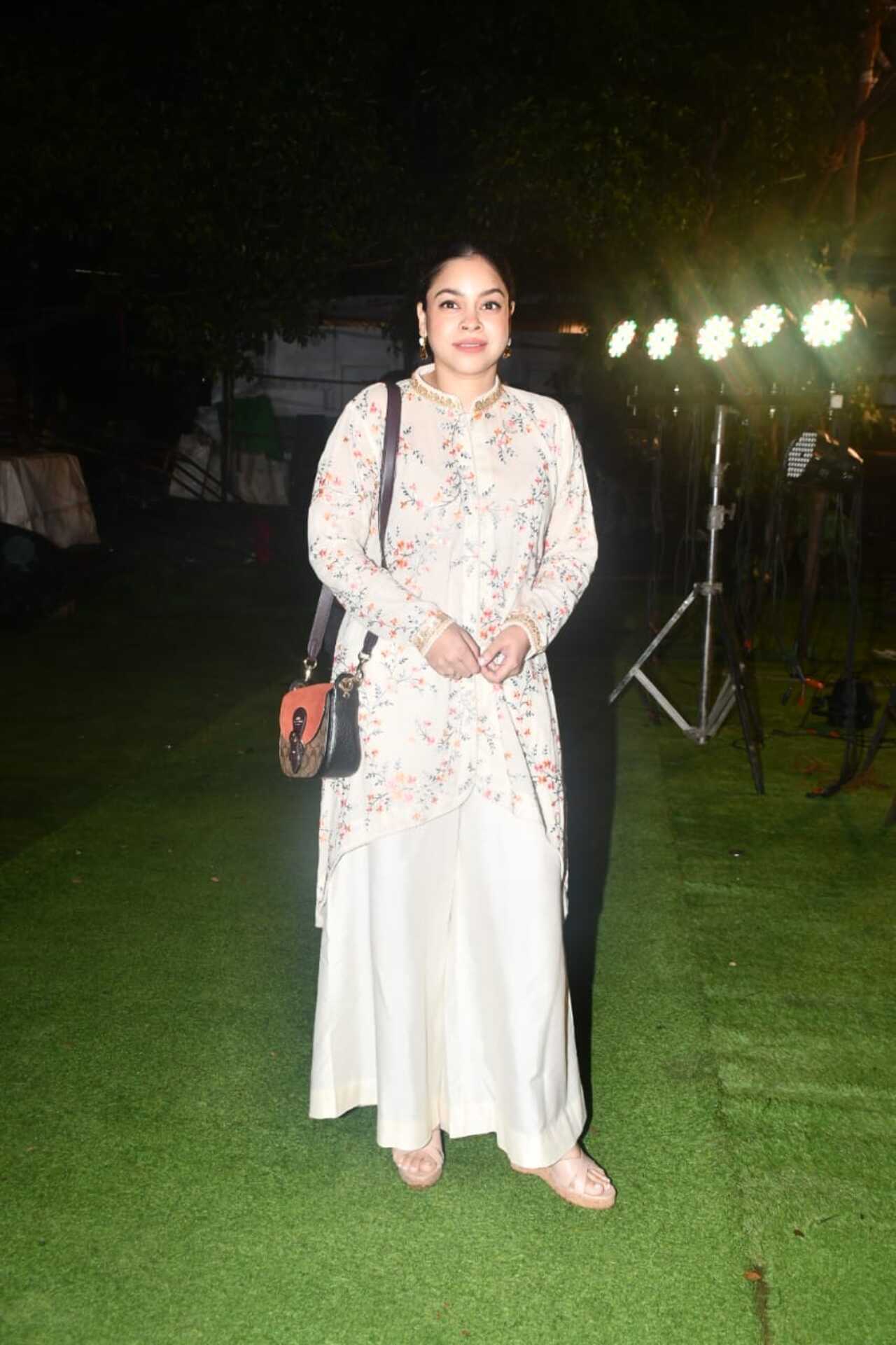 Sumona Chakravarti keeps it elegant with her ravishing silk suit 