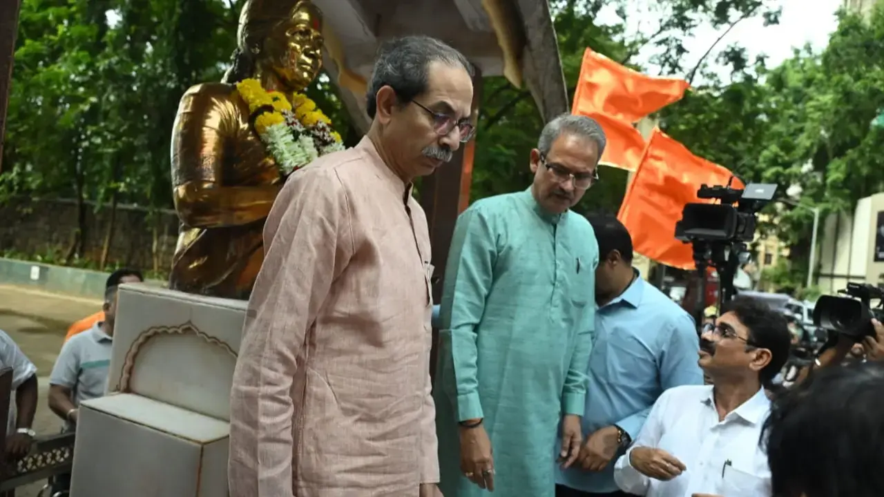 Paint thrown at Meenatai Thackeray`s statue: Mumbai Police arrest a suspect