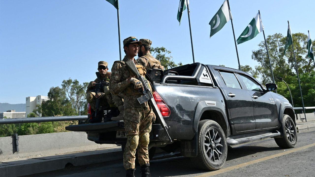 Security is tightened across Islamabad&rsquo;s Red Zone as Pakistani forces prepare for the arrival of international envoys ahead of sensitive US&ndash;Iran talks