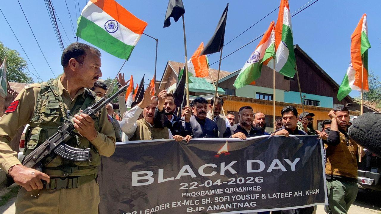BJP leaders Sofi Yousuf, Lateef Ahmad Khan and other party workers hold a &ldquo;Black Day&rdquo; in Anantnag