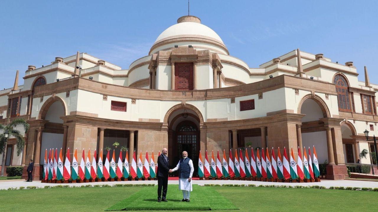 The Chancellor is in India at the invitation of Prime Minister Narendra Modi. He is accompanied by a high-level delegation comprising Federal Minister of Economy, Energy and Tourism Dr. Wolfgang Hattmannsdorfer, senior officials, and business leaders
