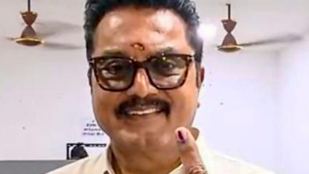 BJP leader and actor R Sarathkumar shows his inked finger after casting a vote. The main contest is expected between the DMK-led alliance, which includes the Indian National Congress, DMDK and VCK, and the National Democratic Alliance led by AIADMK with BJP and PMK as allies.