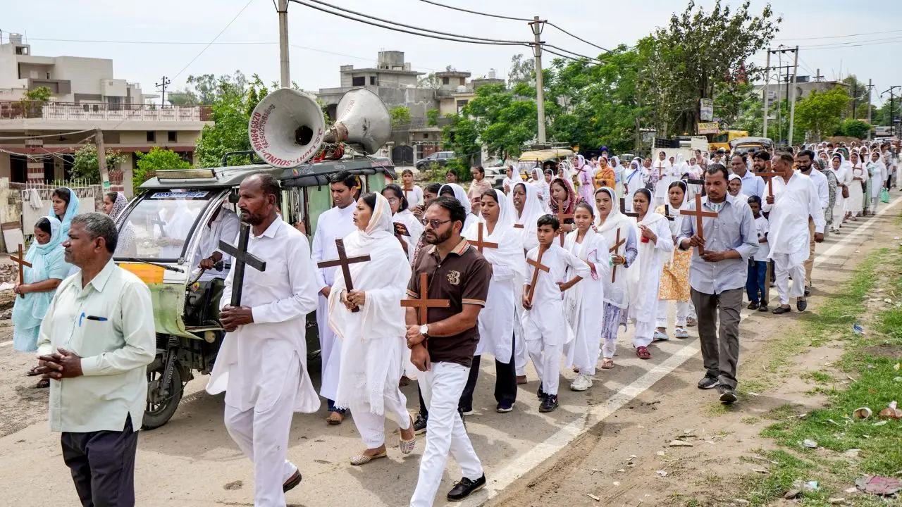 On Friday, churches of different denominations, including the Presbyterian and Baptist churches, held worship services featuring 'zaipawl' (group songs) by youth members