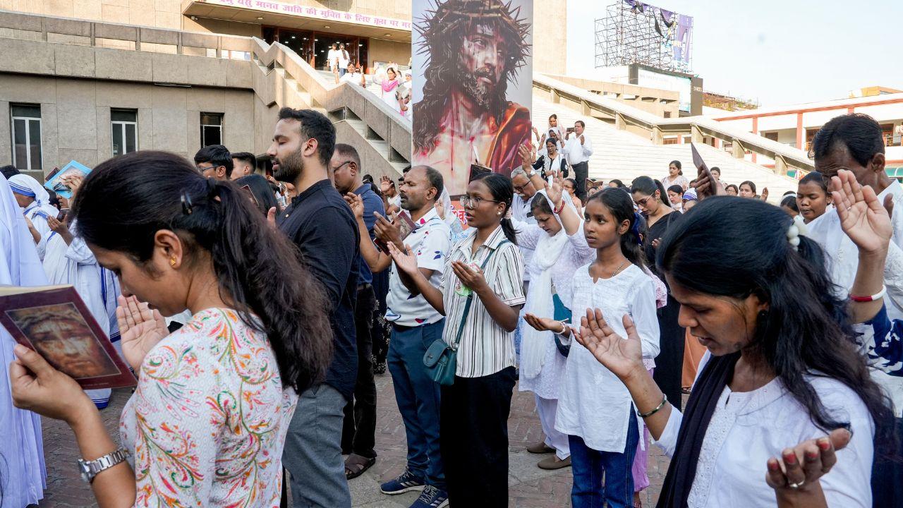 Participants sang hymns and preached the Gospel, reflecting the core belief that Christ's sacrifice redeems humanity from sin