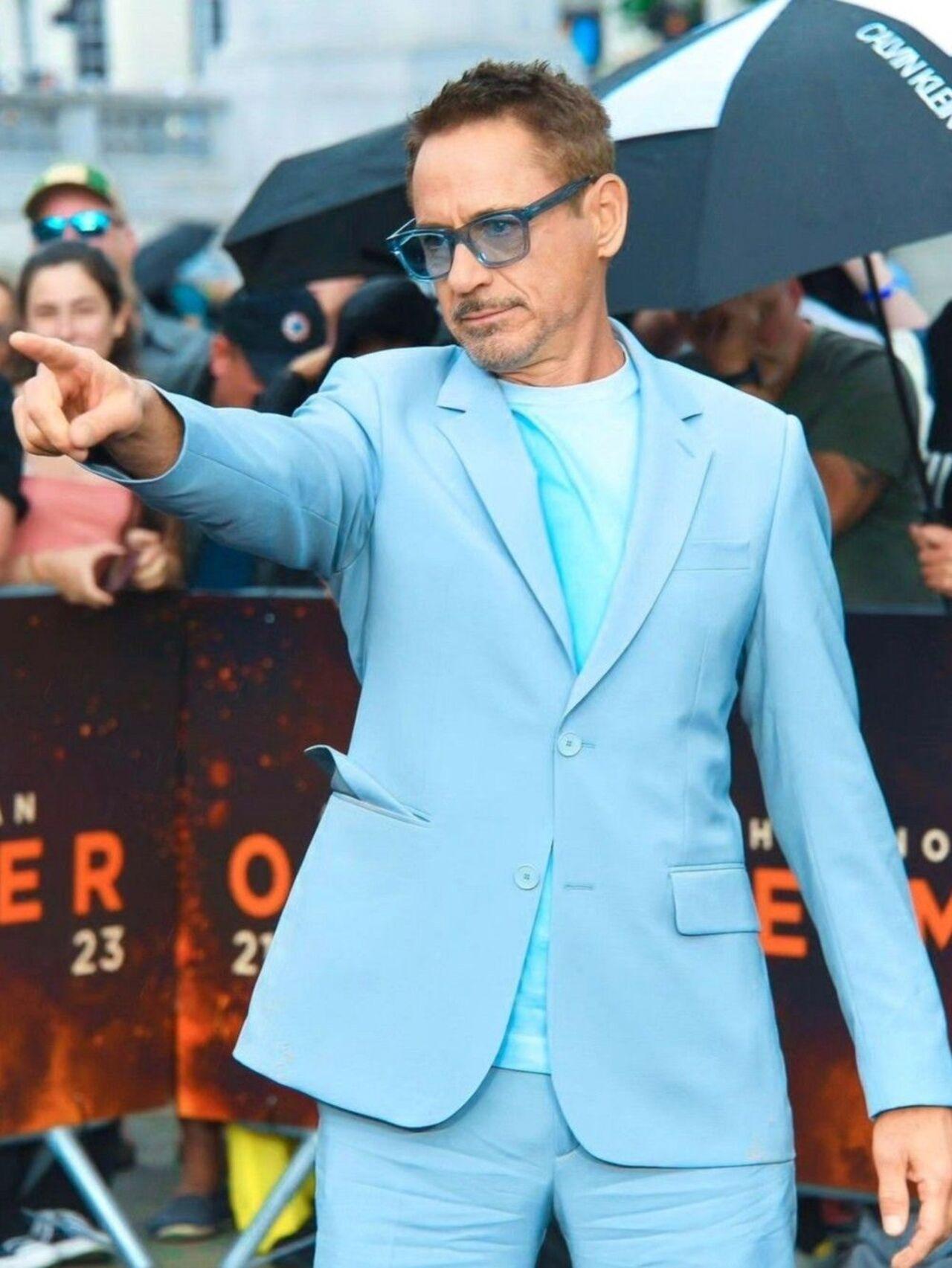 Cool as ice, the icon wears a two-piece suit consisting of a light blue blazer and matching trousers. The look is completed with blue-tinted glasses. 